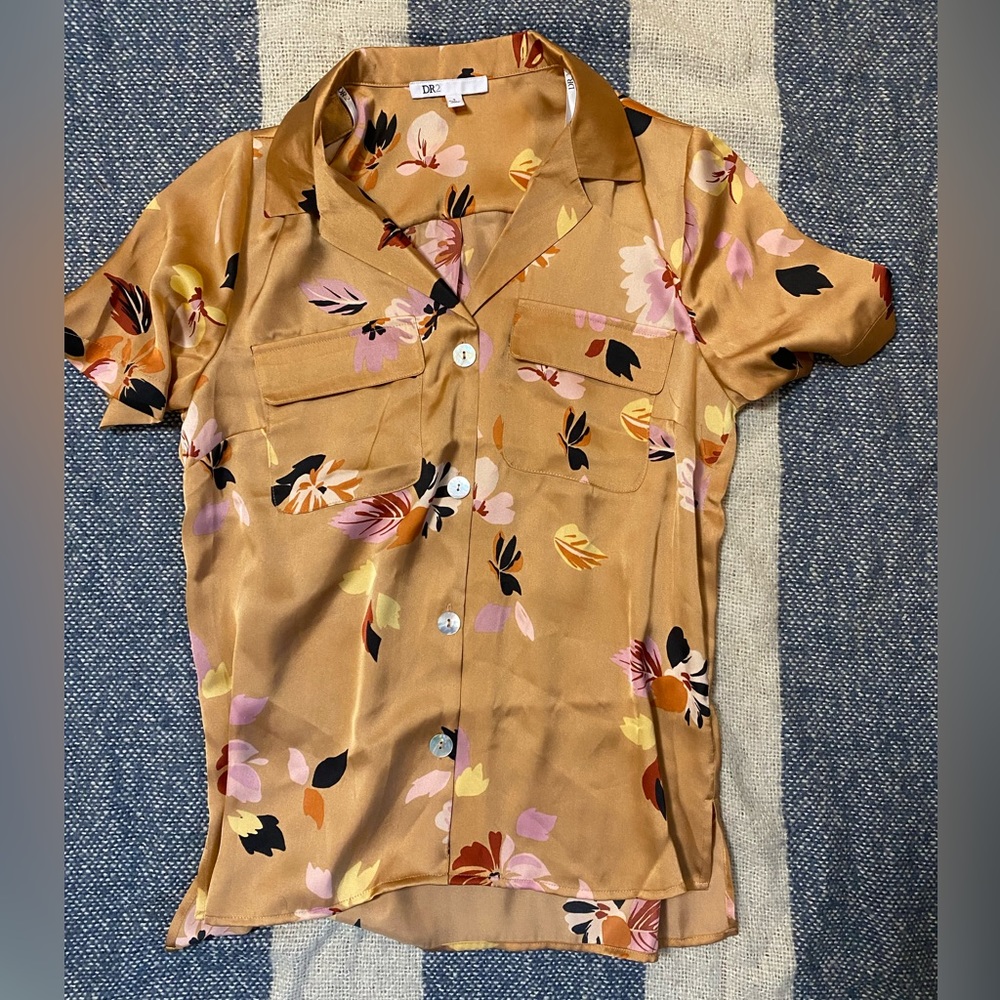 DR2 silky floral button down NWOT